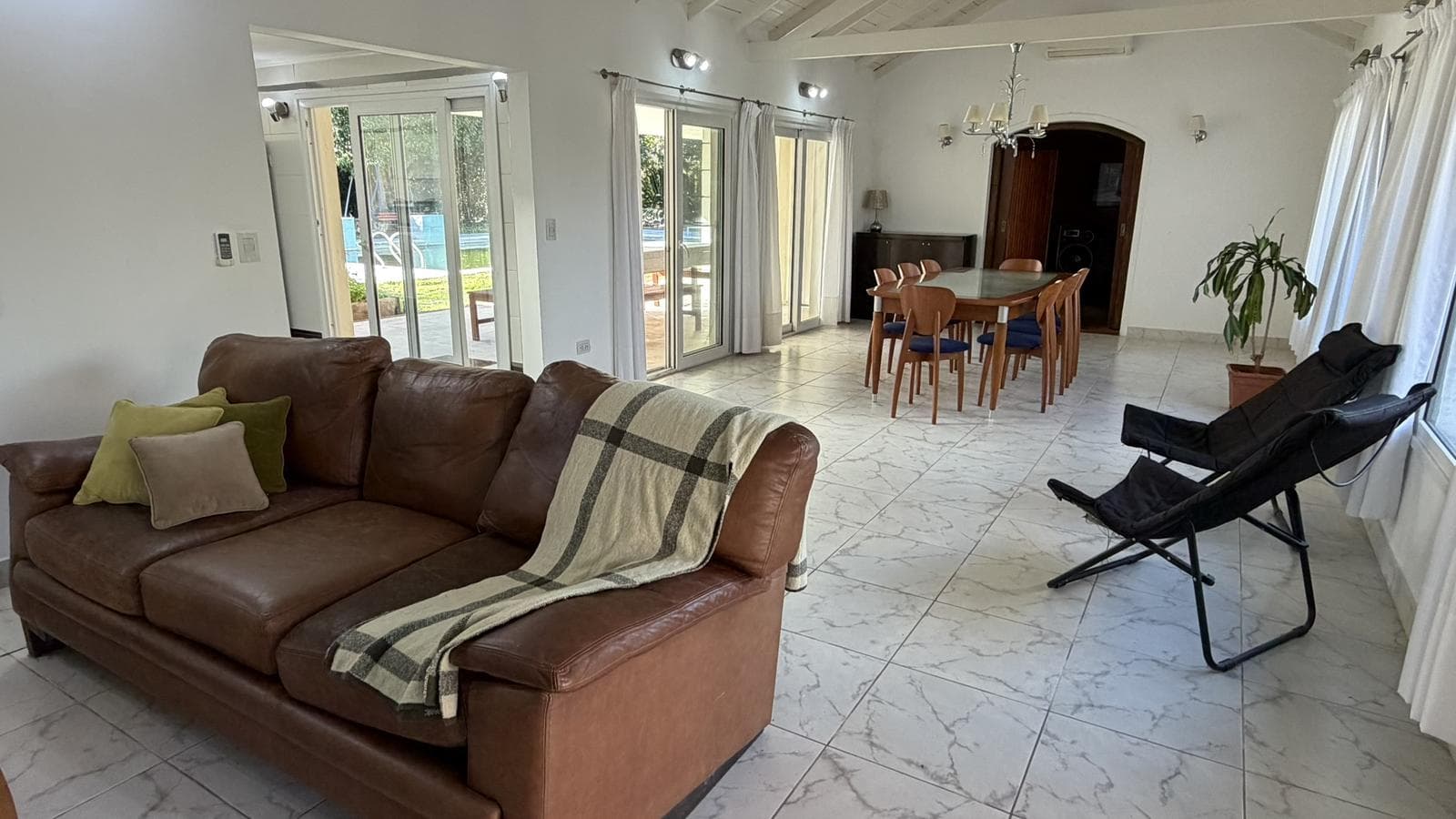 6-Room House for Sale in Pilar