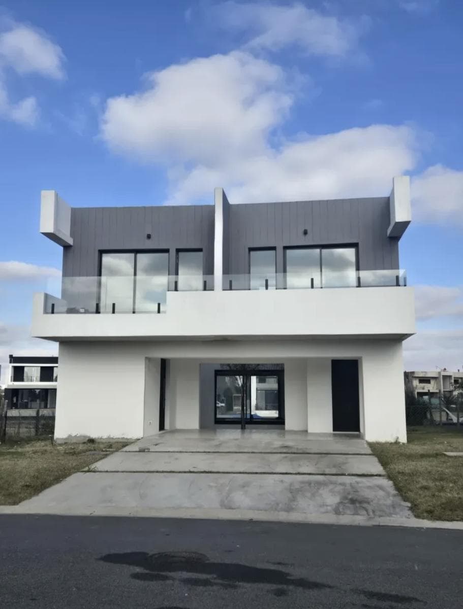 House for Sale: 6 Rooms, Riverfront, with Private Dock, El Canal Neighborhood, Villanueva, Tigre