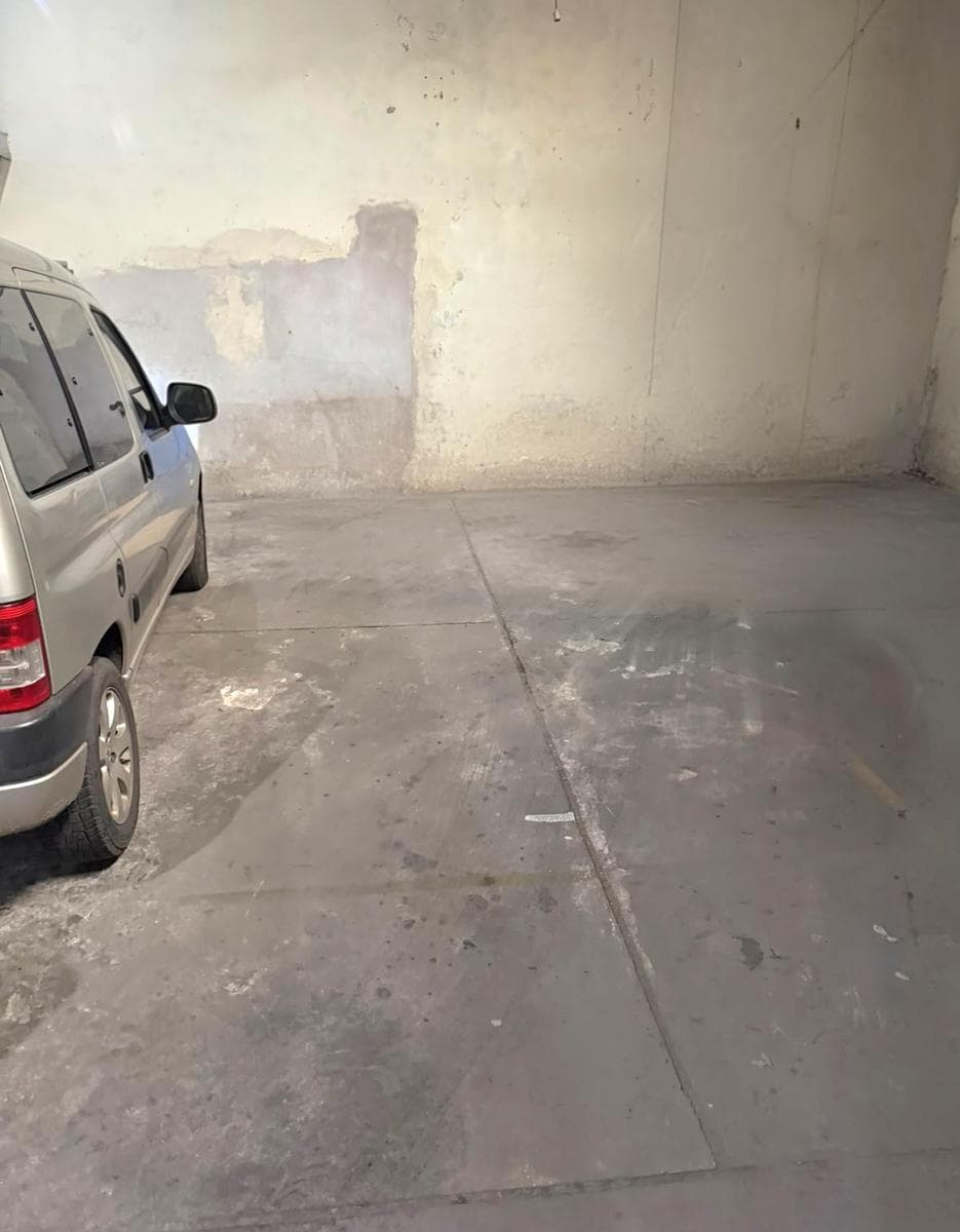79 LACARRA: FIXED COVERED PARKING SPACE