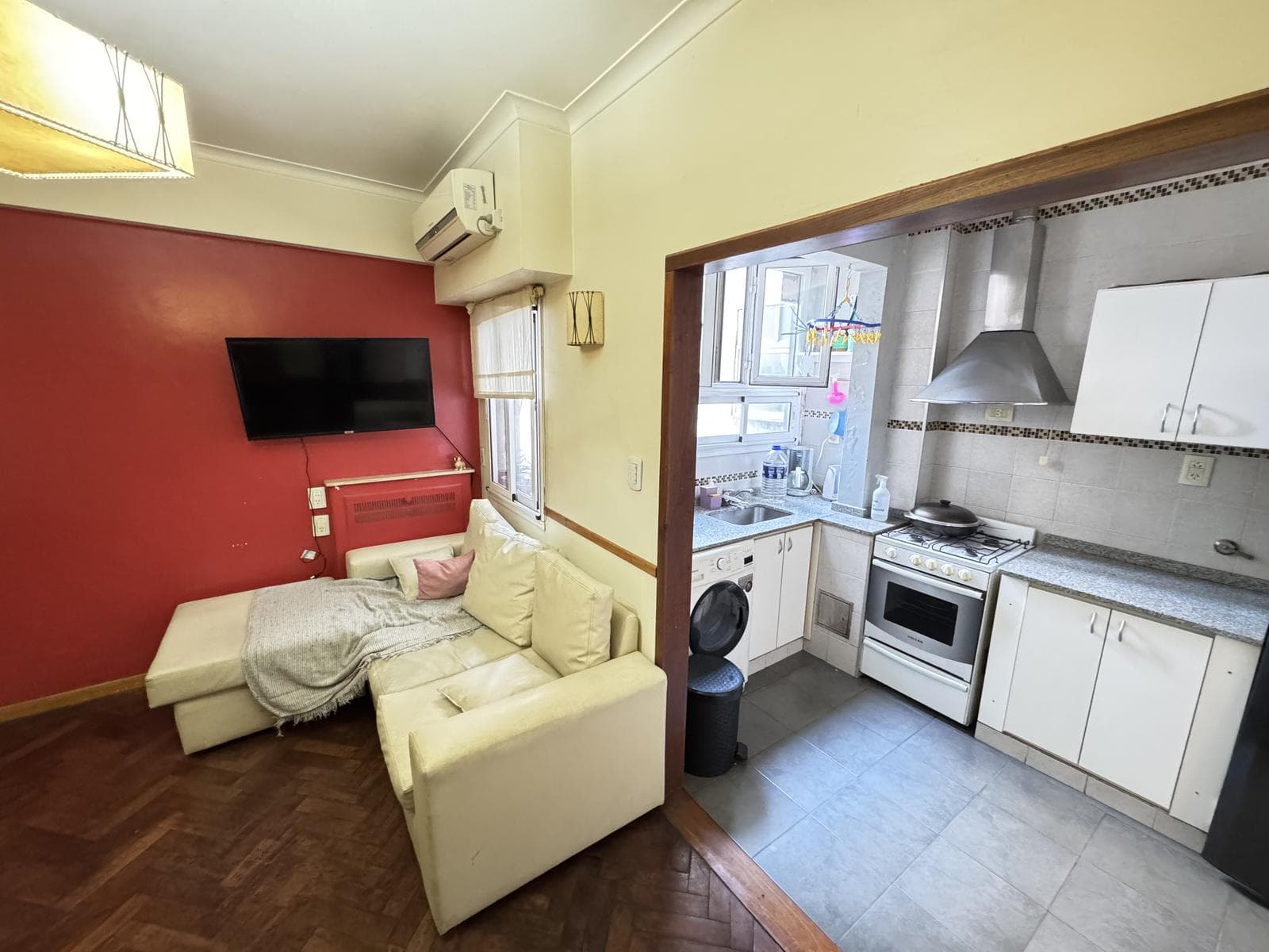 Bargain! Fully furnished 3-room apartment in Balvanera—1 block from Shopping Abasto