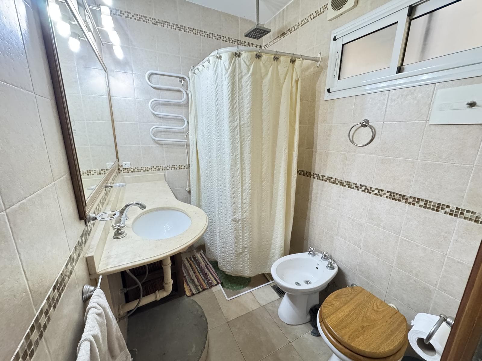 Bargain! Fully furnished 3-room apartment in Balvanera—1 block from Shopping Abasto