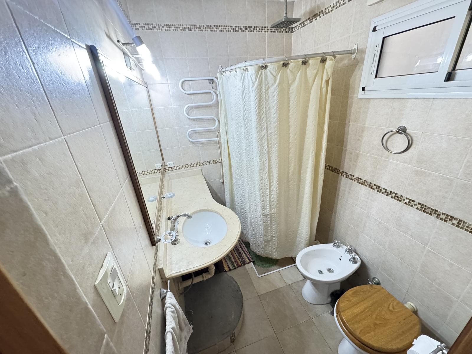 Bargain! Fully furnished 3-room apartment in Balvanera—1 block from Shopping Abasto