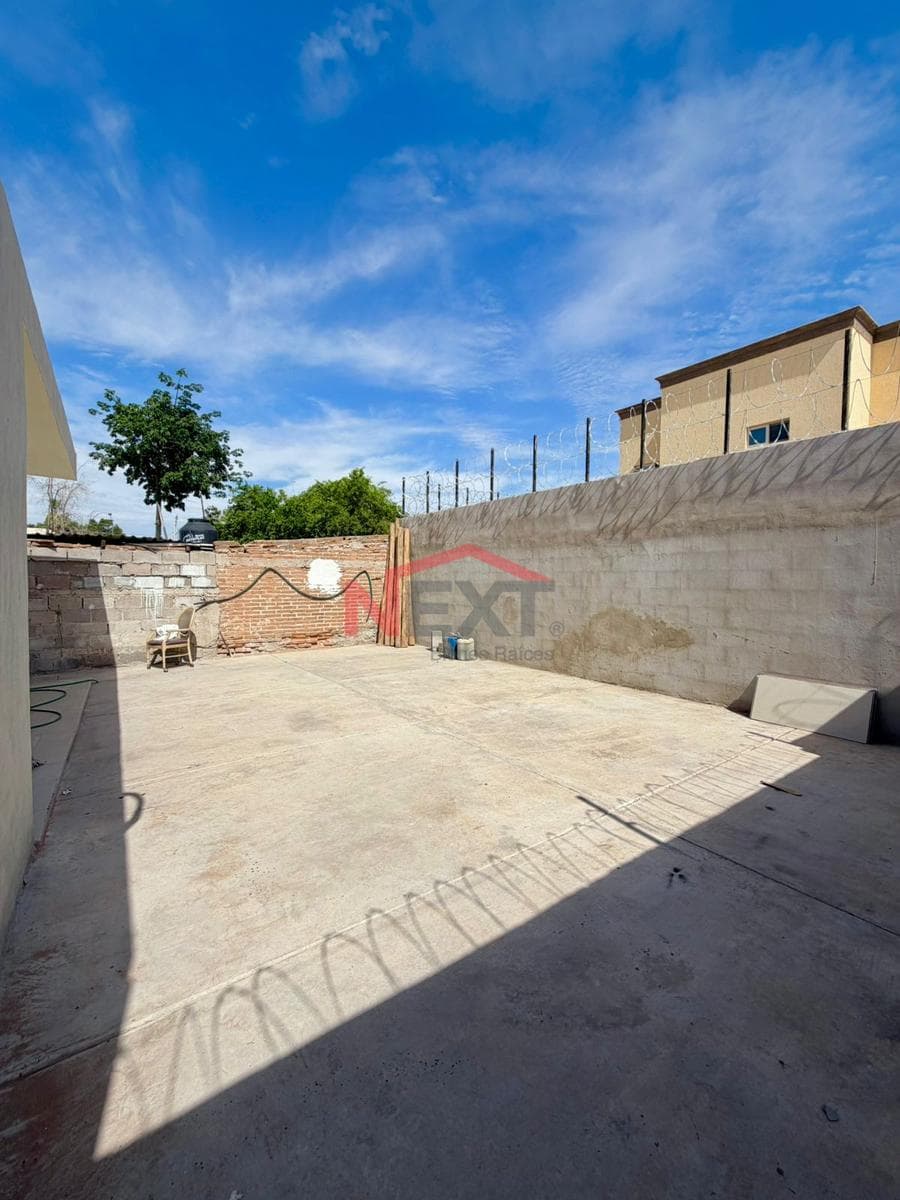 HOUSE FOR RENT IN THE BALDERRAMA NEIGHBORHOOD