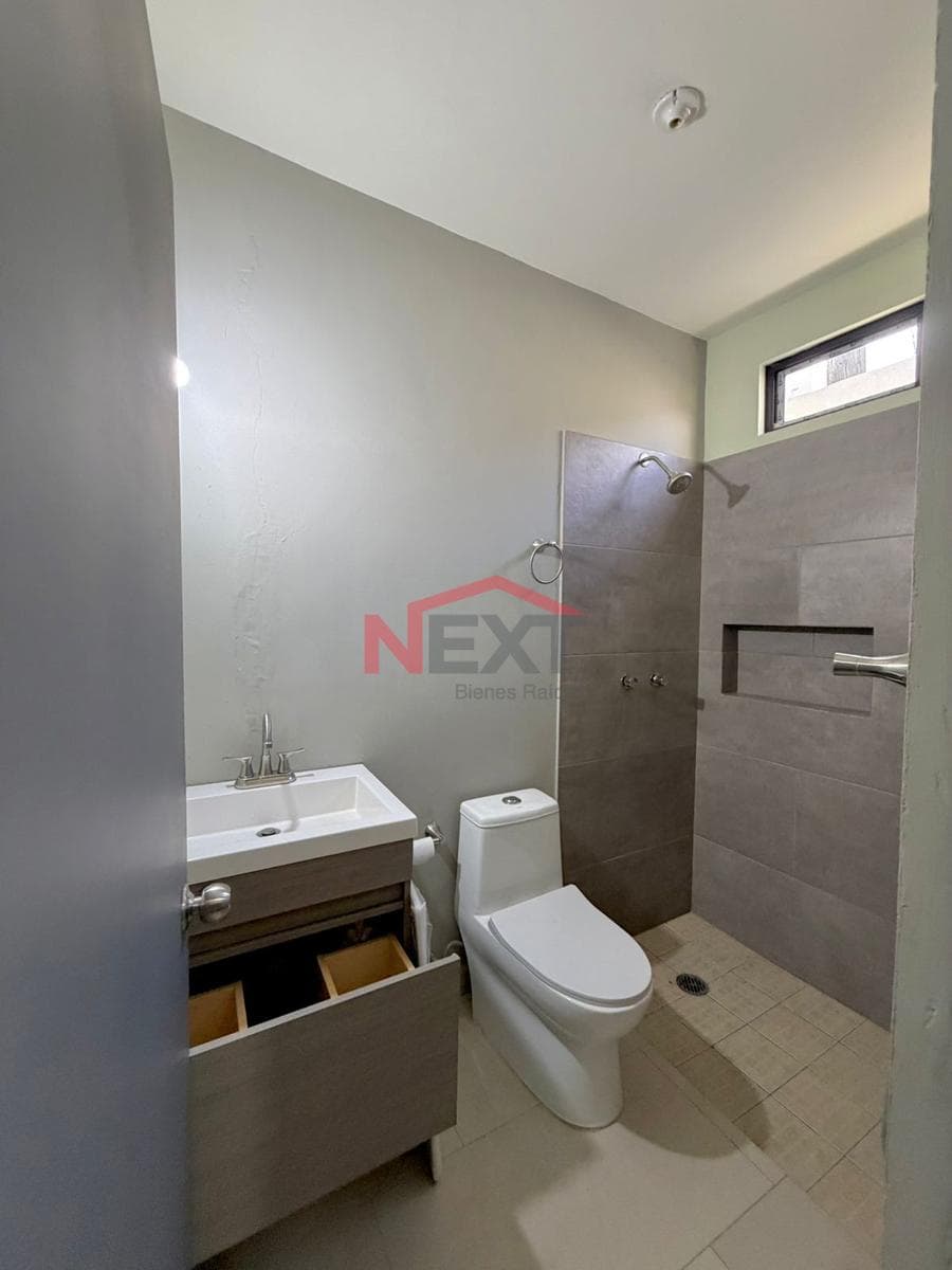 HOUSE FOR RENT IN THE BALDERRAMA NEIGHBORHOOD