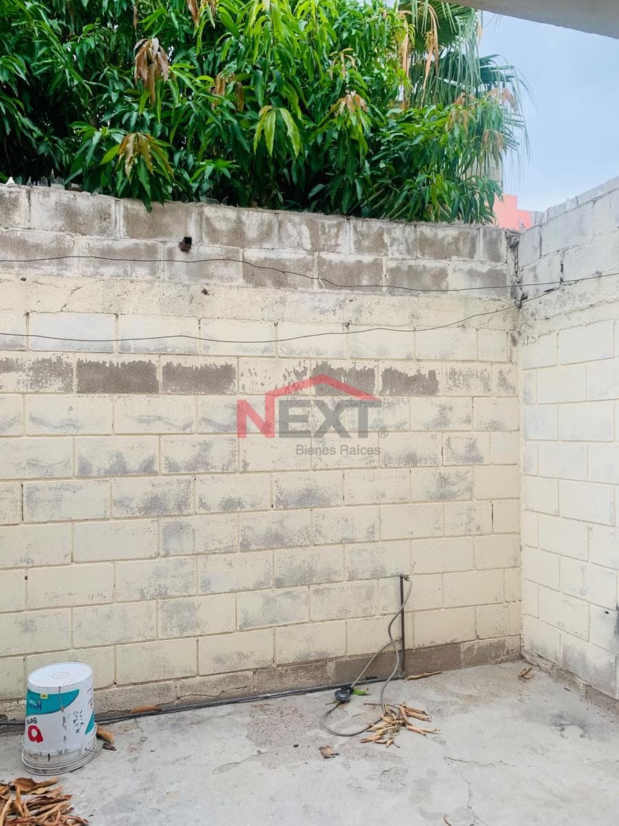HOUSE FOR RENT IN COL. LAS LOMAS