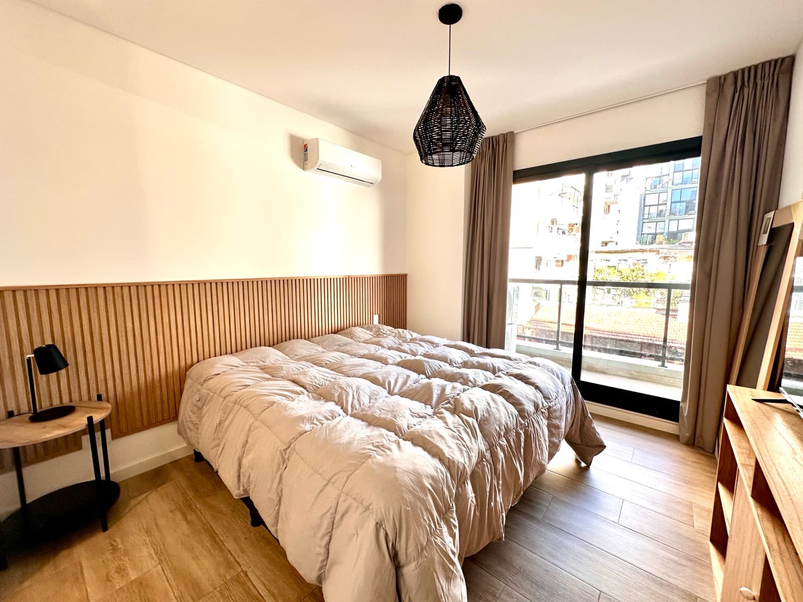 SHORT-TERM RENTAL: 2-ROOM APARTMENT WITH BALCONY AND GARAGE IN PALERMO