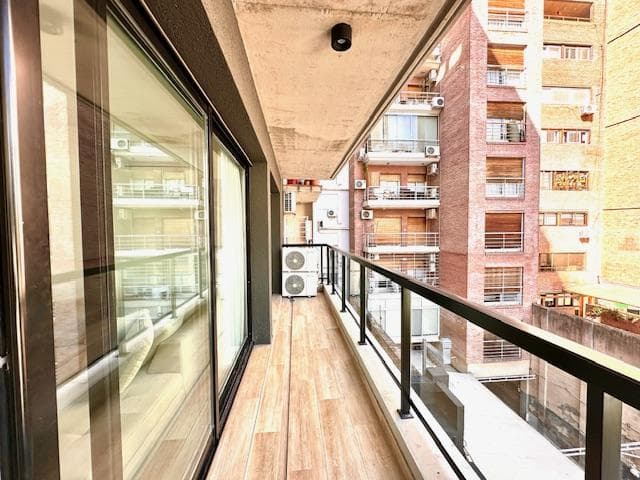 SHORT-TERM RENTAL: 2-ROOM APARTMENT WITH BALCONY AND GARAGE IN PALERMO