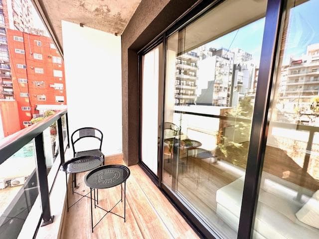 SHORT-TERM RENTAL: 2-ROOM APARTMENT WITH BALCONY AND GARAGE IN PALERMO