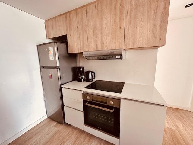 SHORT-TERM RENTAL: 2-ROOM APARTMENT WITH BALCONY AND GARAGE IN PALERMO