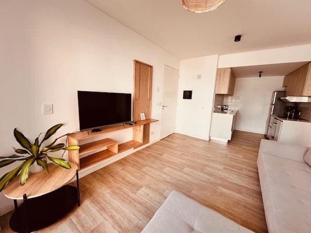 SHORT-TERM RENTAL: 2-ROOM APARTMENT WITH BALCONY AND GARAGE IN PALERMO