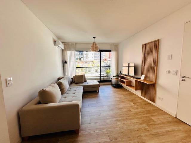 SHORT-TERM RENTAL: 2-ROOM APARTMENT WITH BALCONY AND GARAGE IN PALERMO