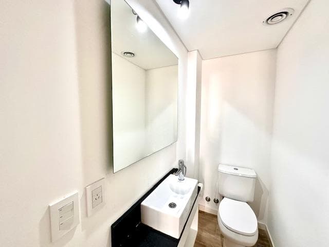 SHORT-TERM RENTAL: 2-ROOM APARTMENT WITH BALCONY AND GARAGE IN PALERMO