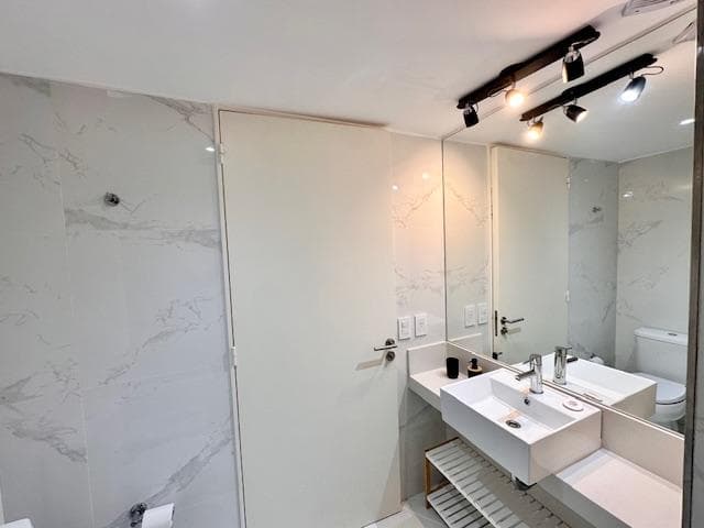 SHORT-TERM RENTAL: 2-ROOM APARTMENT WITH BALCONY AND GARAGE IN PALERMO