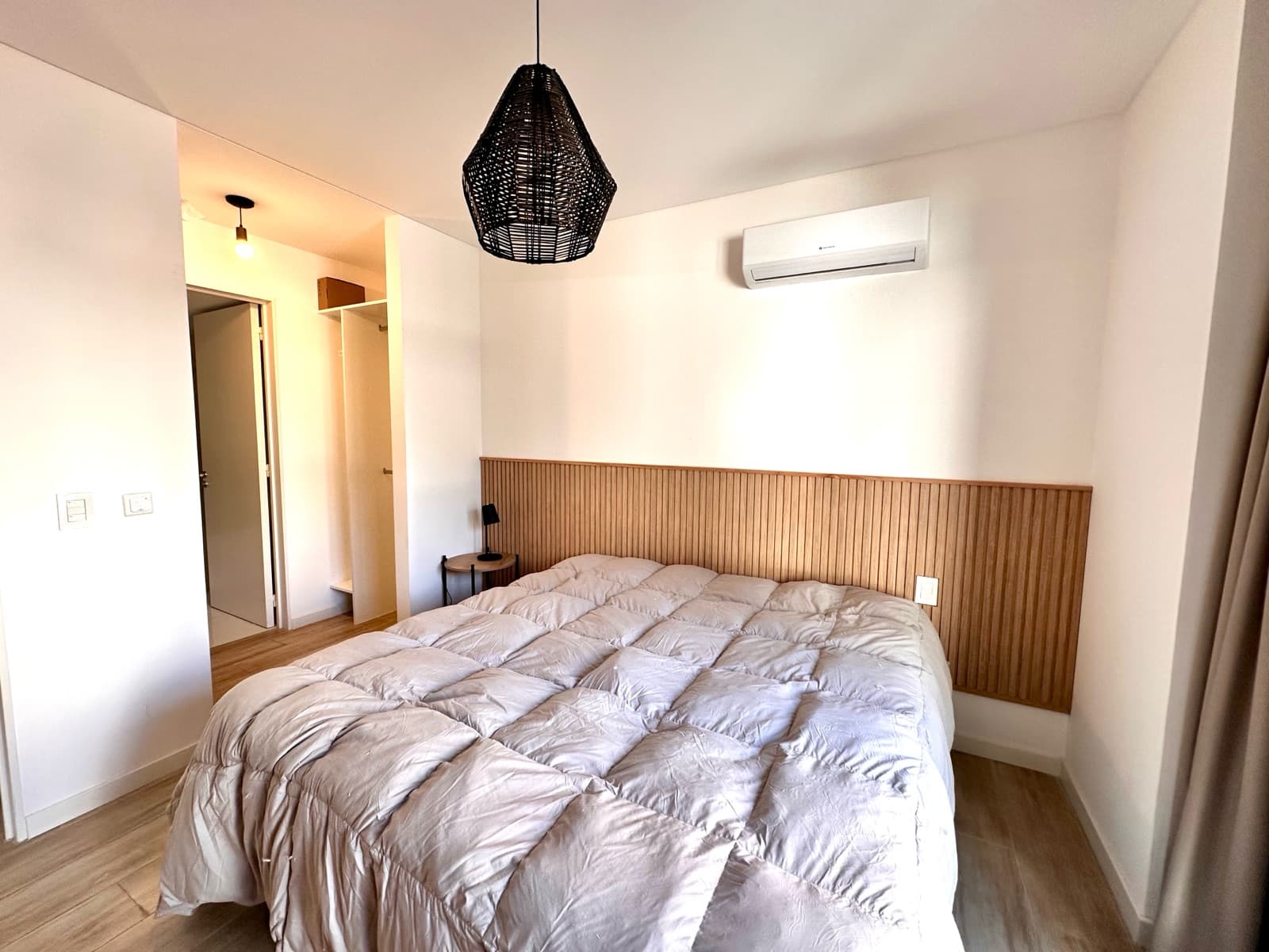 SHORT-TERM RENTAL: 2-ROOM APARTMENT WITH BALCONY AND GARAGE IN PALERMO