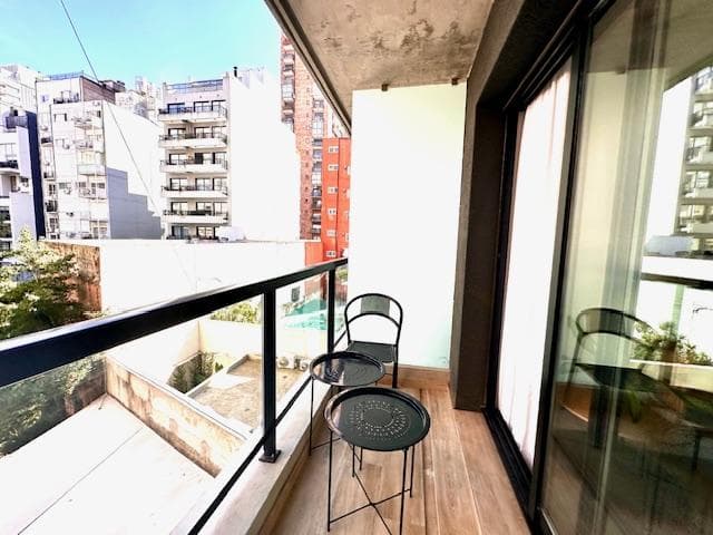 SHORT-TERM RENTAL: 2-ROOM APARTMENT WITH BALCONY AND GARAGE IN PALERMO