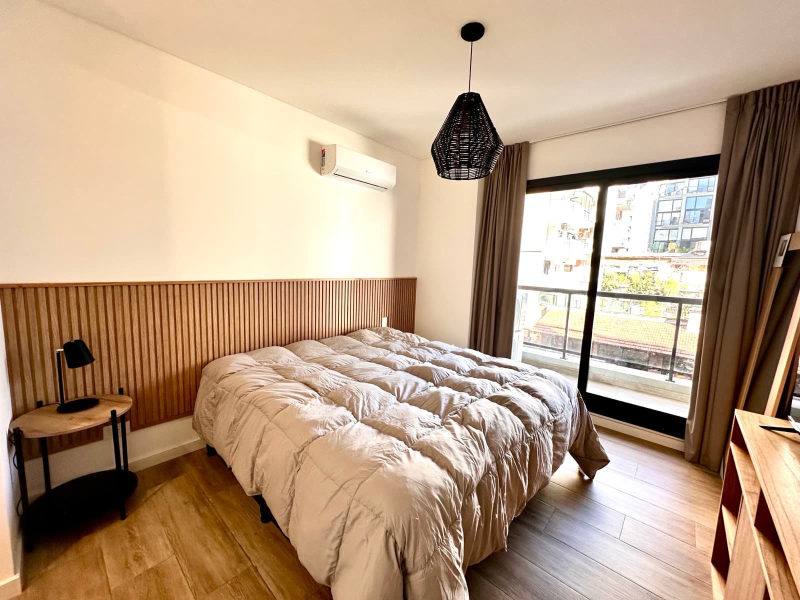 SHORT-TERM RENTAL: 2-ROOM APARTMENT WITH BALCONY AND GARAGE IN PALERMO