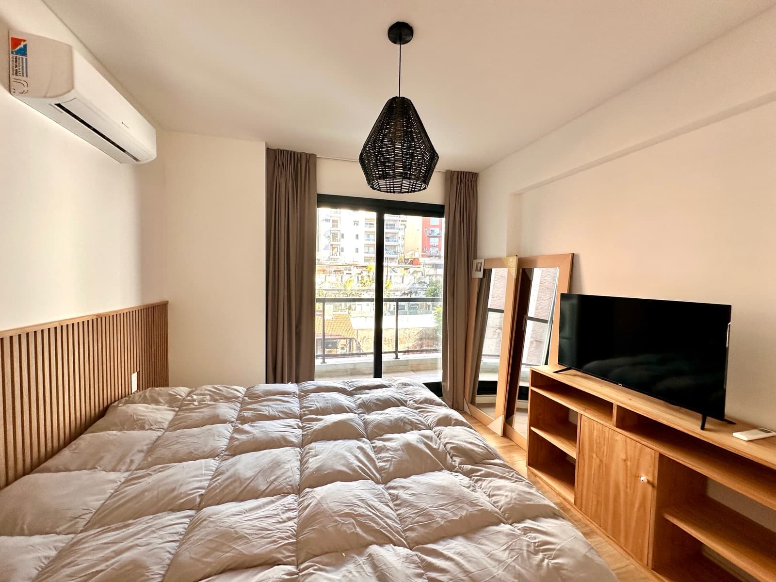 SHORT-TERM RENTAL: 2-ROOM APARTMENT WITH BALCONY AND GARAGE IN PALERMO