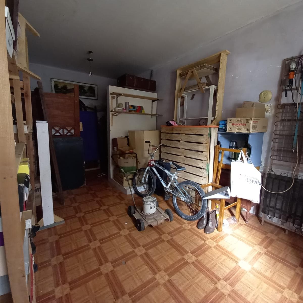 House in need of renovation with a large lot in Santa Fe