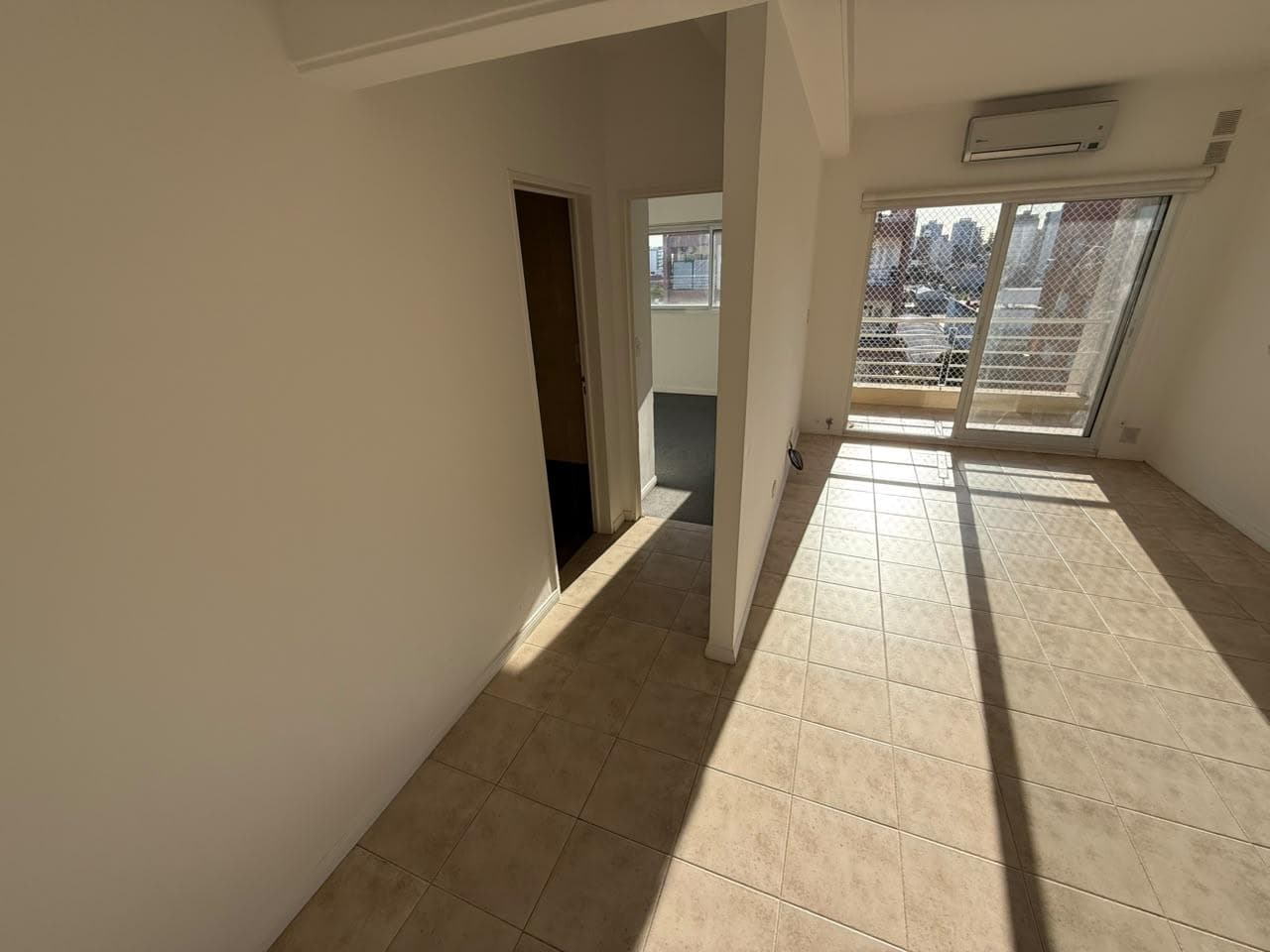 2-ROOM APARTMENT FOR RENT WITH AMENITIES AND PARKING SPACE IN WILDE CENTRO