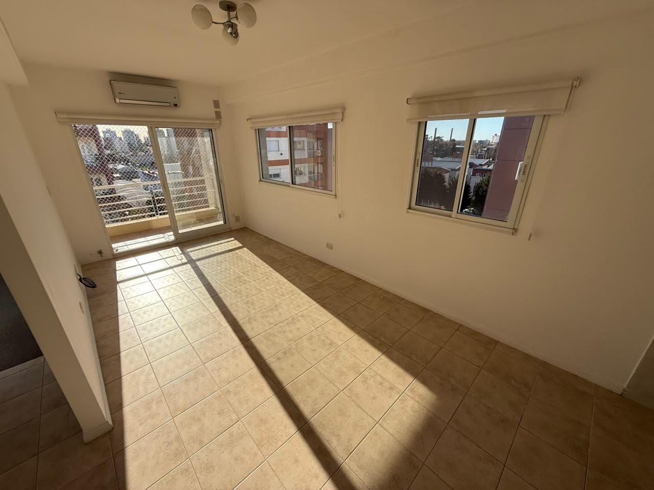 2-ROOM APARTMENT FOR RENT WITH AMENITIES AND PARKING SPACE IN WILDE CENTRO