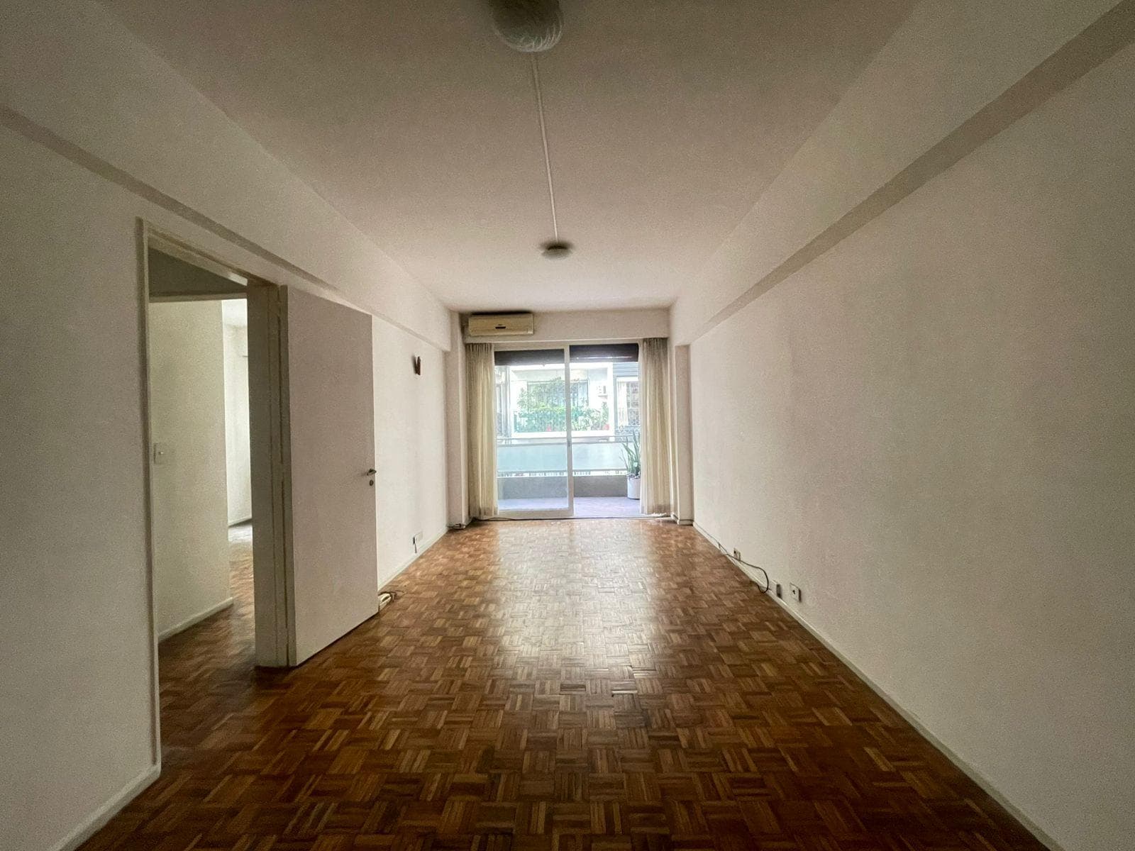 Arenales and Suipacha - 4-Bedroom Apartment for Sale - Retiro