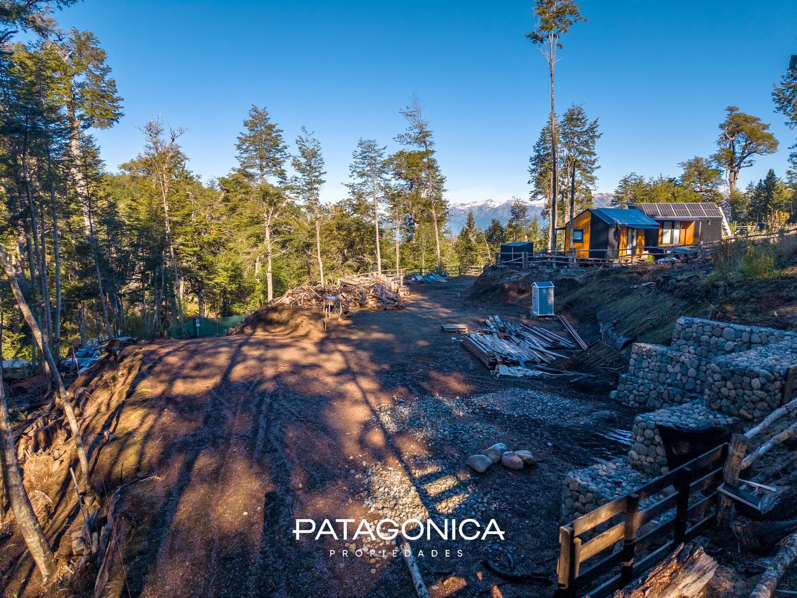 FOR SALE: 1,196 m² LOT WITH 140 m² BUILDING PLAN, IMPROVEMENTS, BANDURRIAS, VILLA LA ANGOSTURA