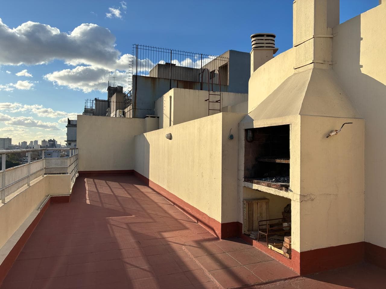 3-room apartment with a balcony in Vélez Sarsfield, with amenities.