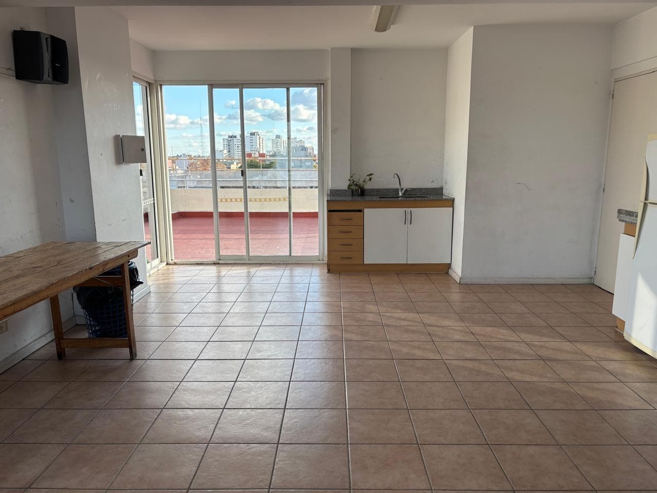 3-room apartment with a balcony in Vélez Sarsfield, with amenities.