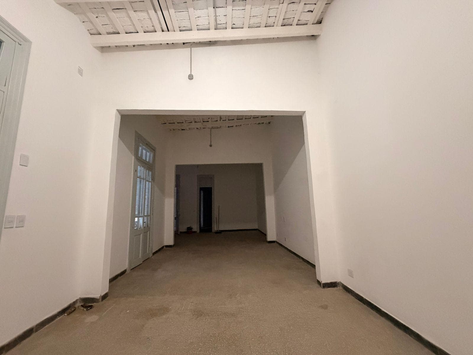 5-Room House for Rent, Suitable for Professionals, in Paternal