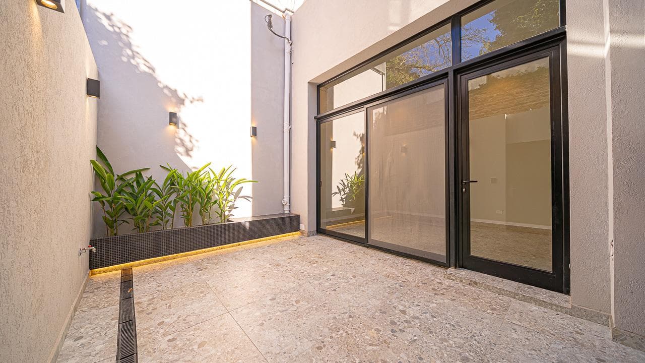 FOR SALE: 4-ROOM APARTMENT WITH COURTYARD AND TERRACE, NO ASSOCIATION FEES, PALERMO