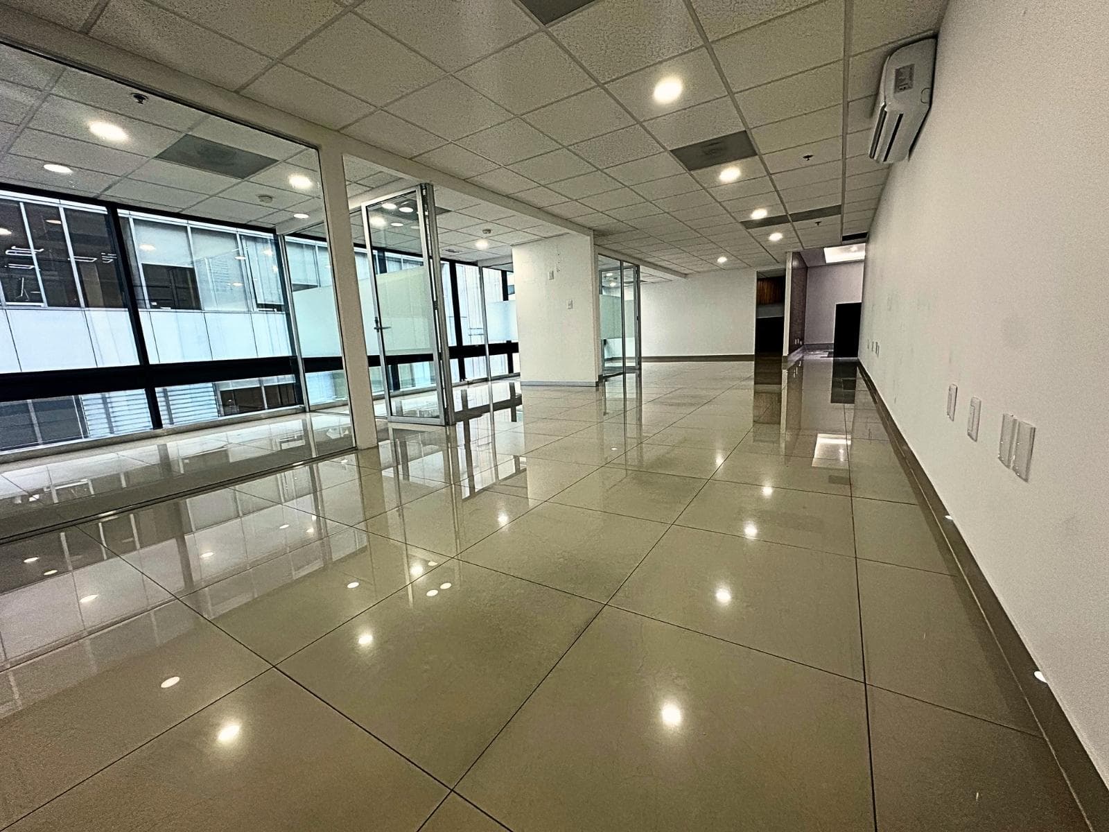 Office for rent in Bosques de las Lomas, with security, parking, an elevator, and more