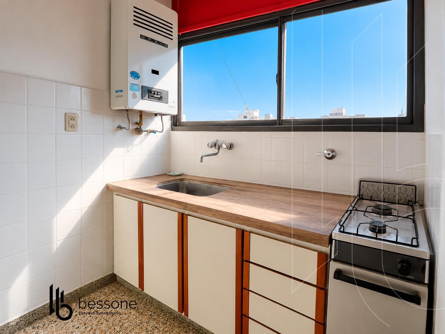Very bright 2-room apartment in the CENTRO area