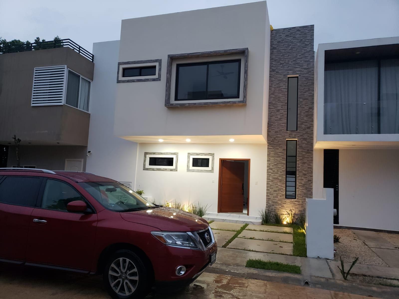 HOUSE FOR SALE IN THE ARBOLADA NEIGHBORHOOD