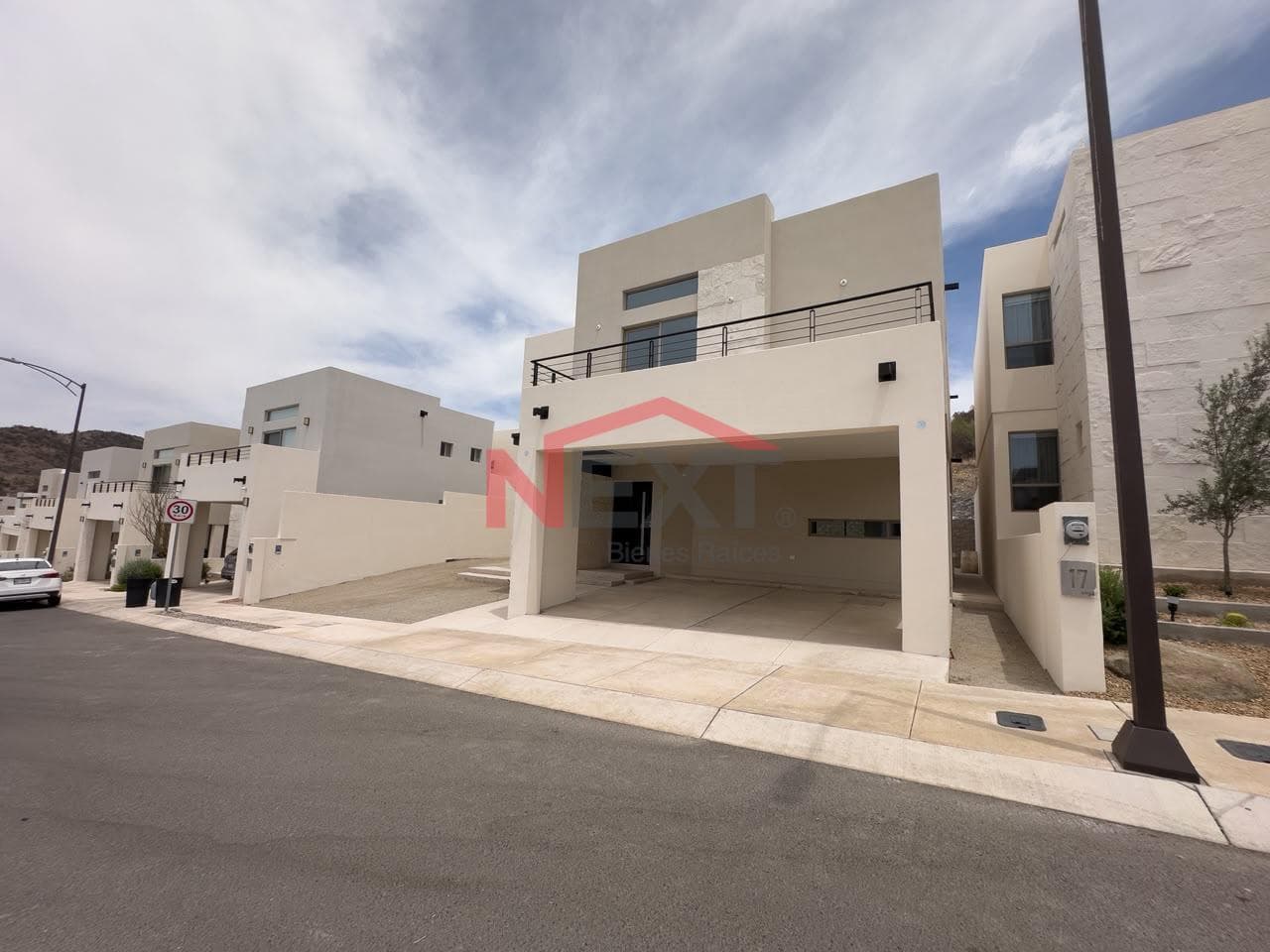 HOUSE FOR SALE IN LA MIRADA RESIDENCIAL