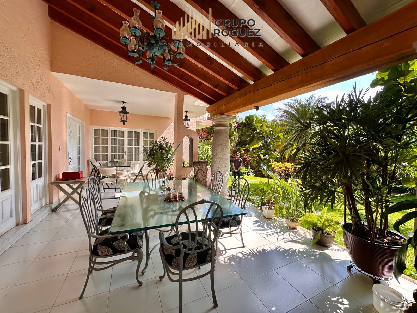 House in Cuernavaca with a Huge Garden and Private Pool