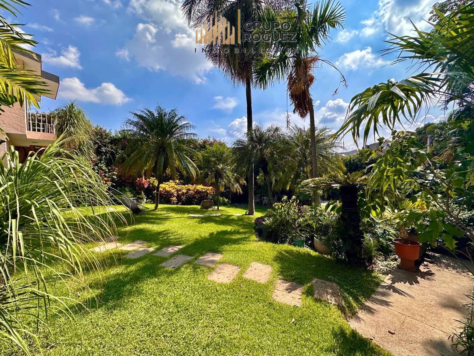 House in Cuernavaca with a Huge Garden and Private Pool