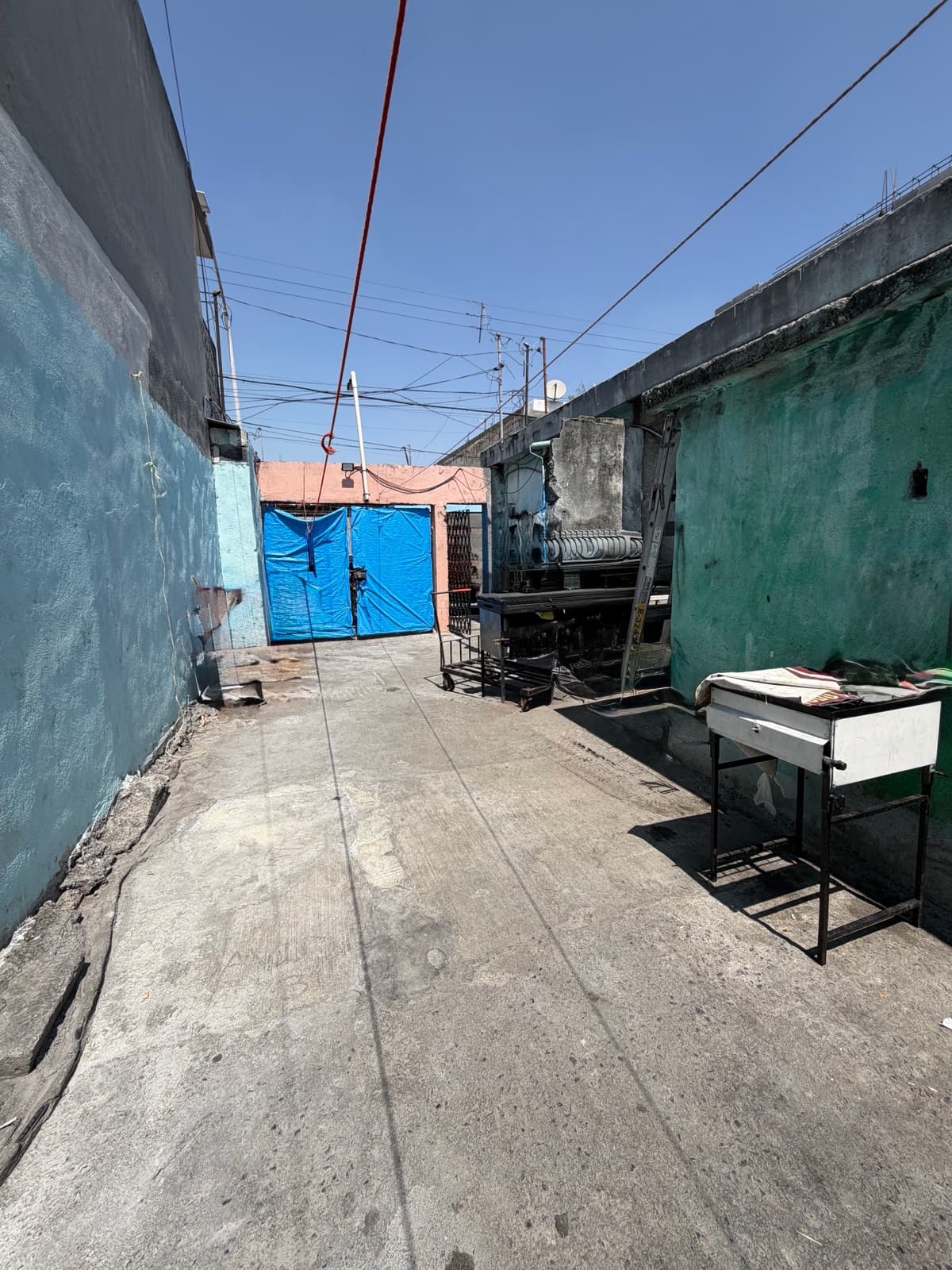 House to renovate in the Moderna neighborhood
