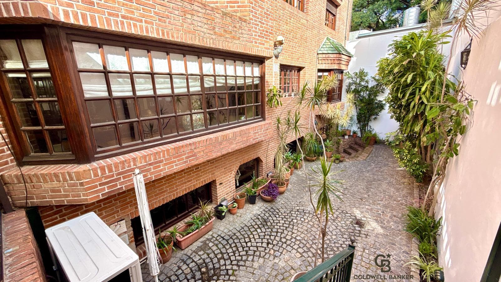 English-Style House for Sale in Belgrano.R