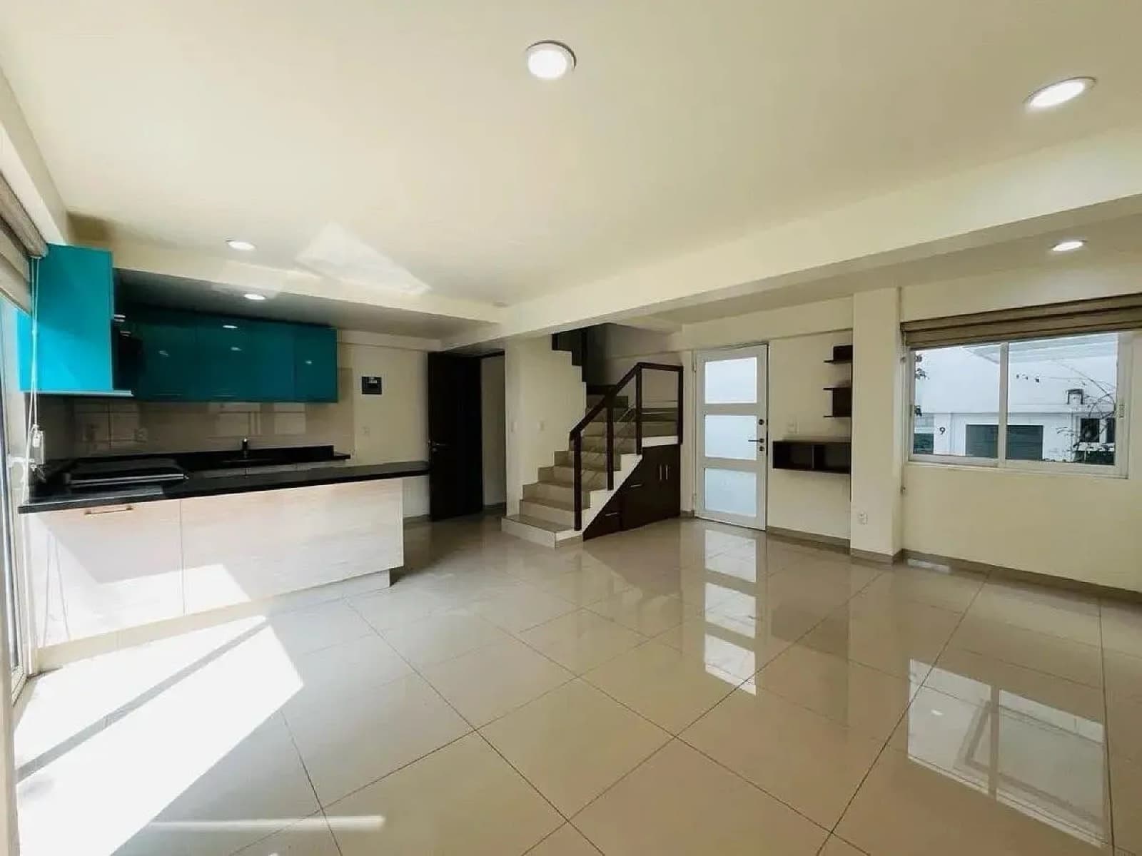 House for sale in Col. Narvarte: 3 bedrooms, balcony, private rooftop, 2 parking spaces, 24-hour security