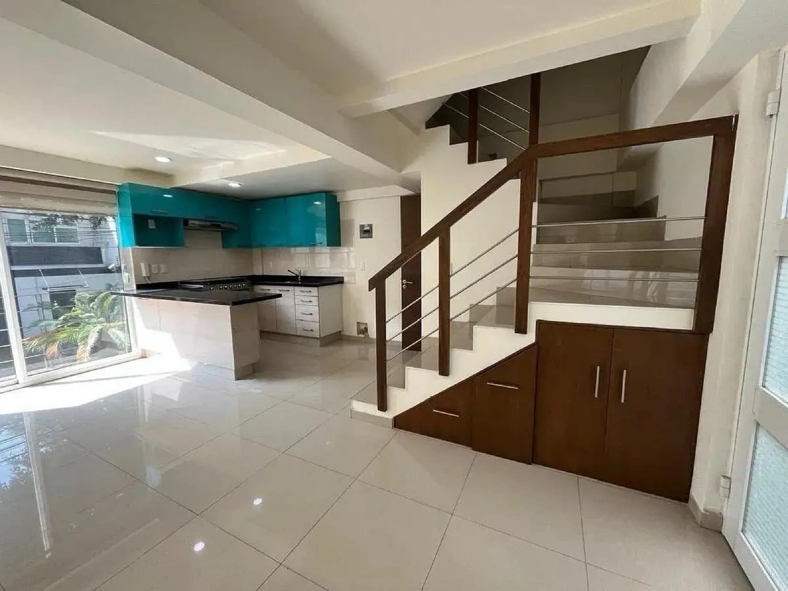 House for sale in Col. Narvarte: 3 bedrooms, balcony, private rooftop, 2 parking spaces, 24-hour security