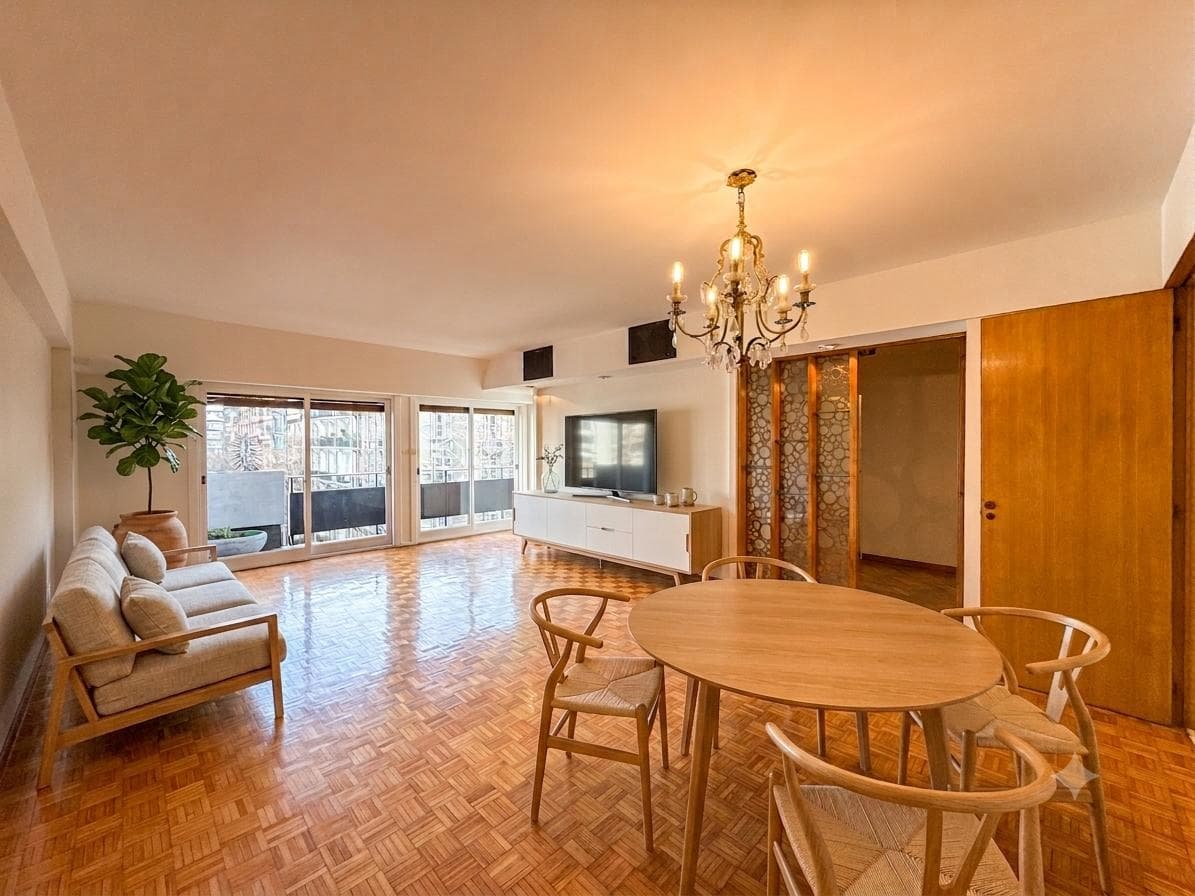 Apartment for sale in Recoleta: 3-room unit with maid's quarters, garage, and storage room; 24-hour security