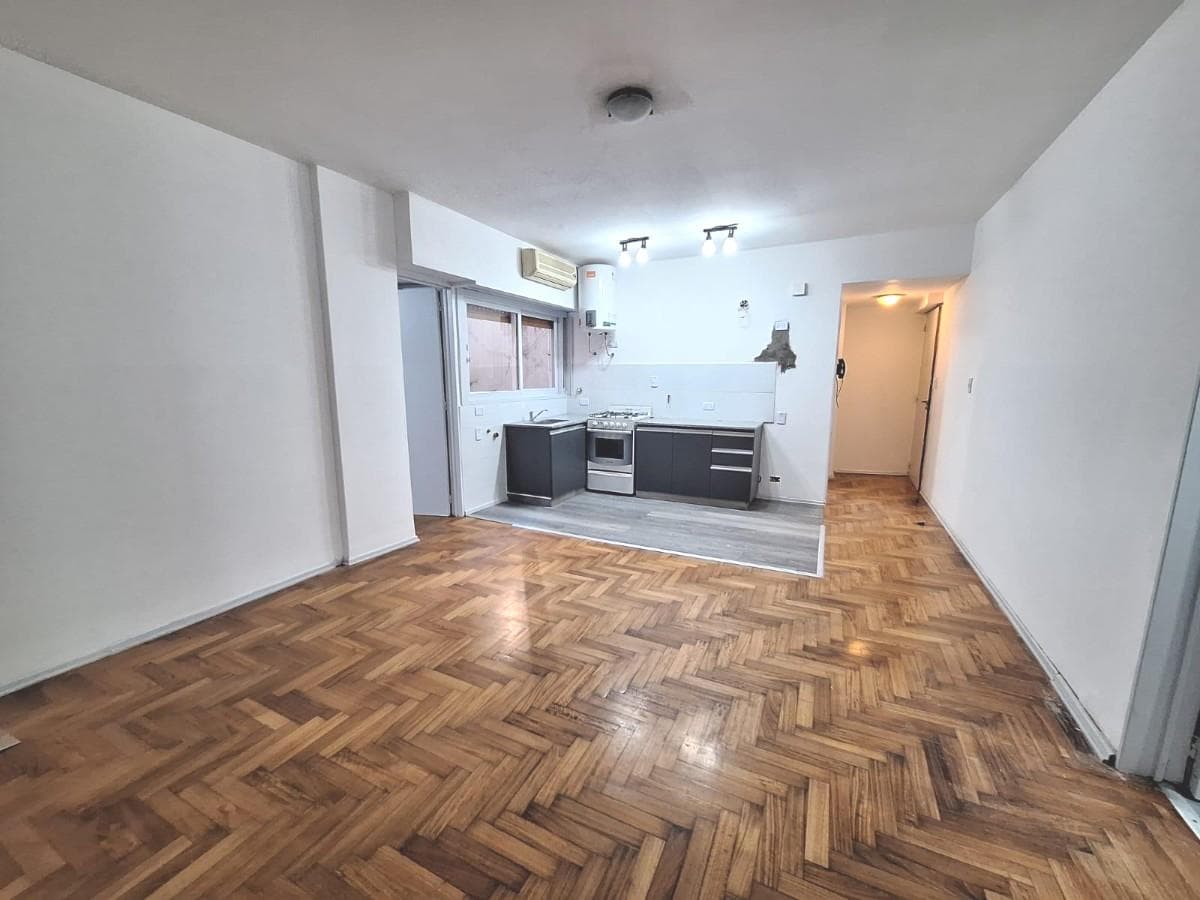 Three Rooms Refurbished to Look Like New in El Botanico