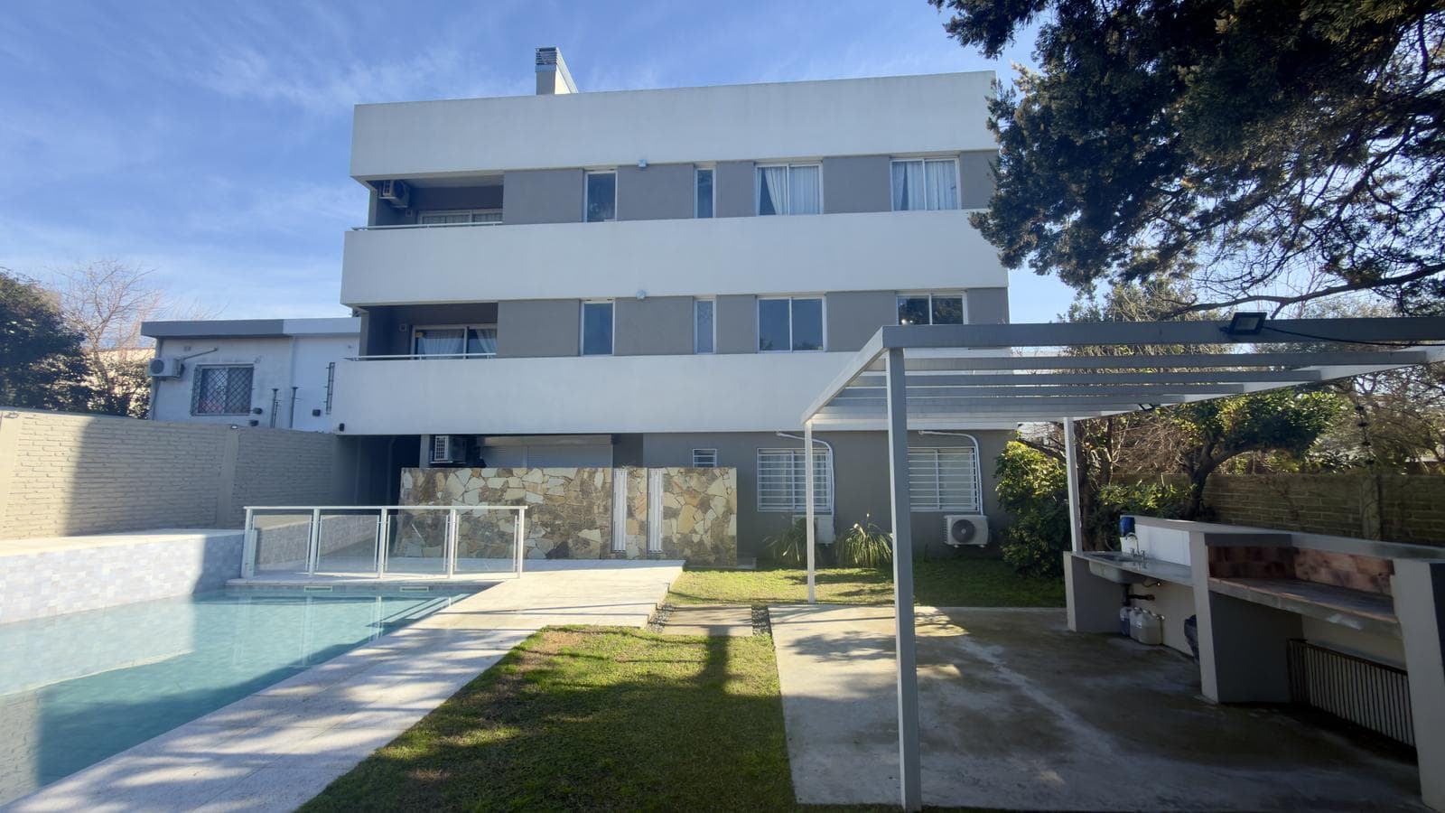 Venta 3 Ambientes a Estrenar con Pileta y Jardín - USD 110.000 - Wilde