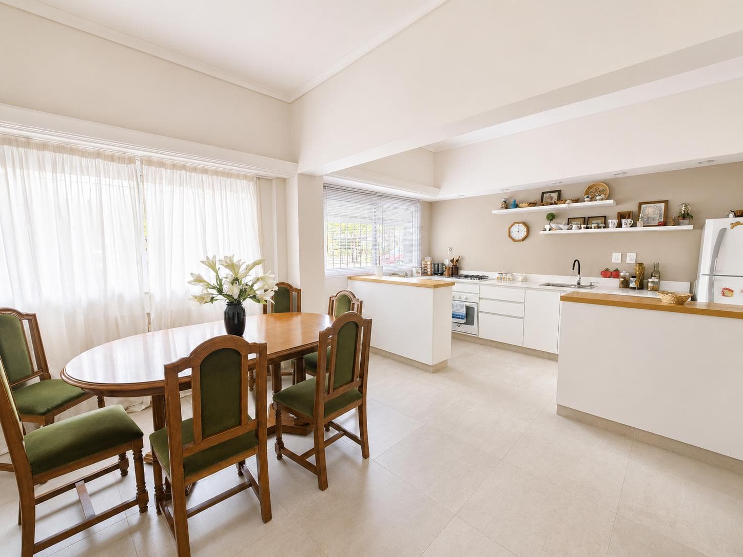 Apartment across from Plaza Barrientos; spacious 2-room apartment