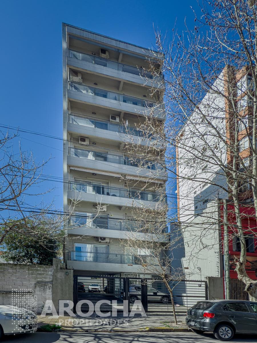 3-room apartment for sale with 2 full bathrooms in downtown Quilmes
