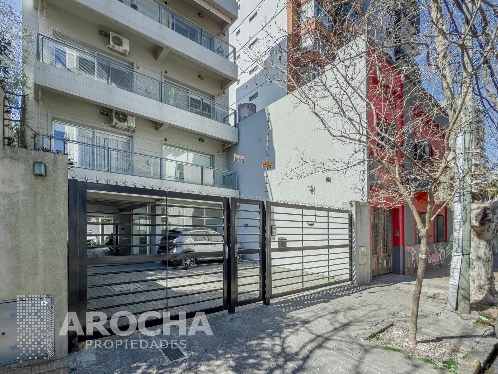 3-room apartment for sale with 2 full bathrooms in downtown Quilmes