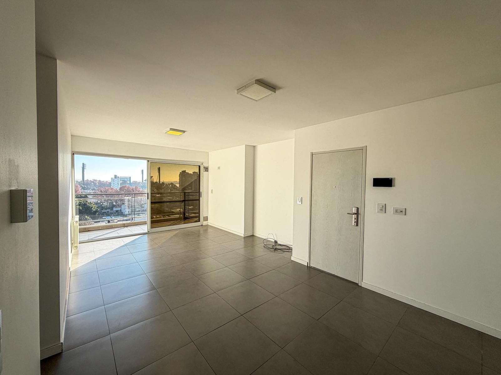 Spacious 1-bedroom apartment with a north-facing balcony/terrace