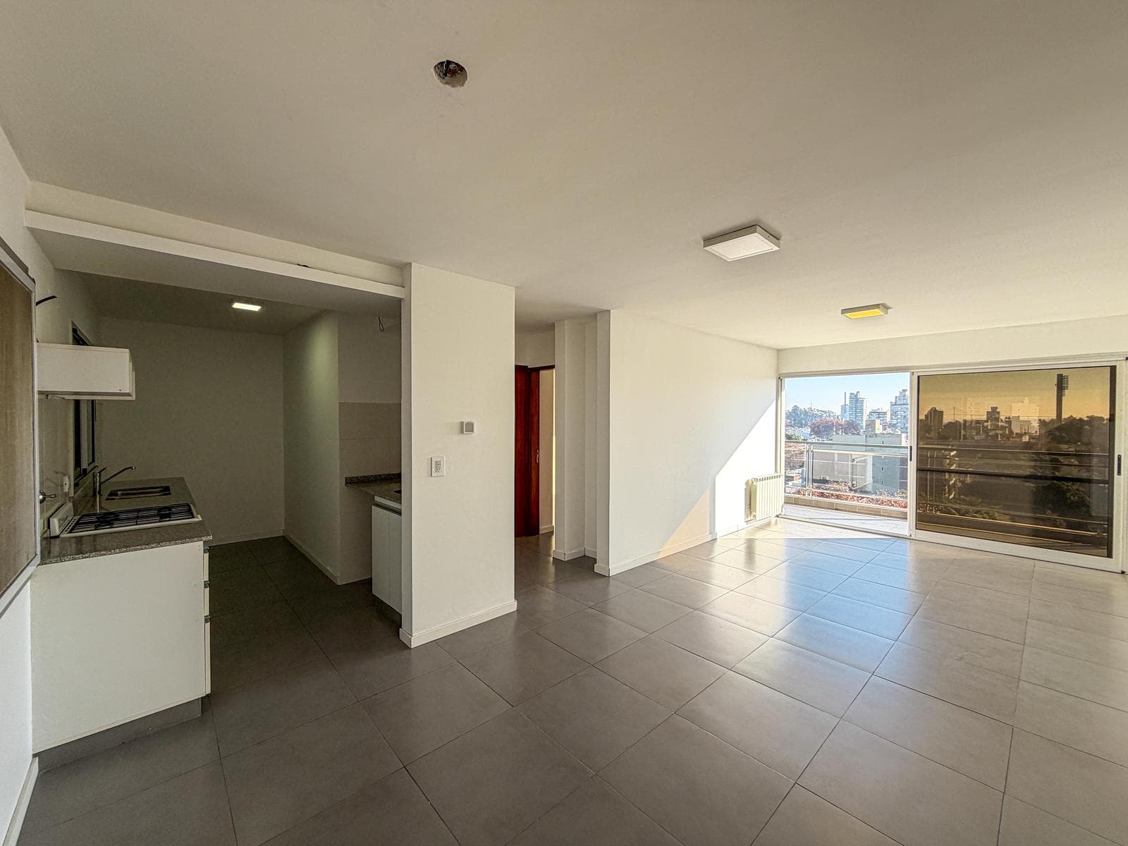 Spacious 1-bedroom apartment with a north-facing balcony/terrace