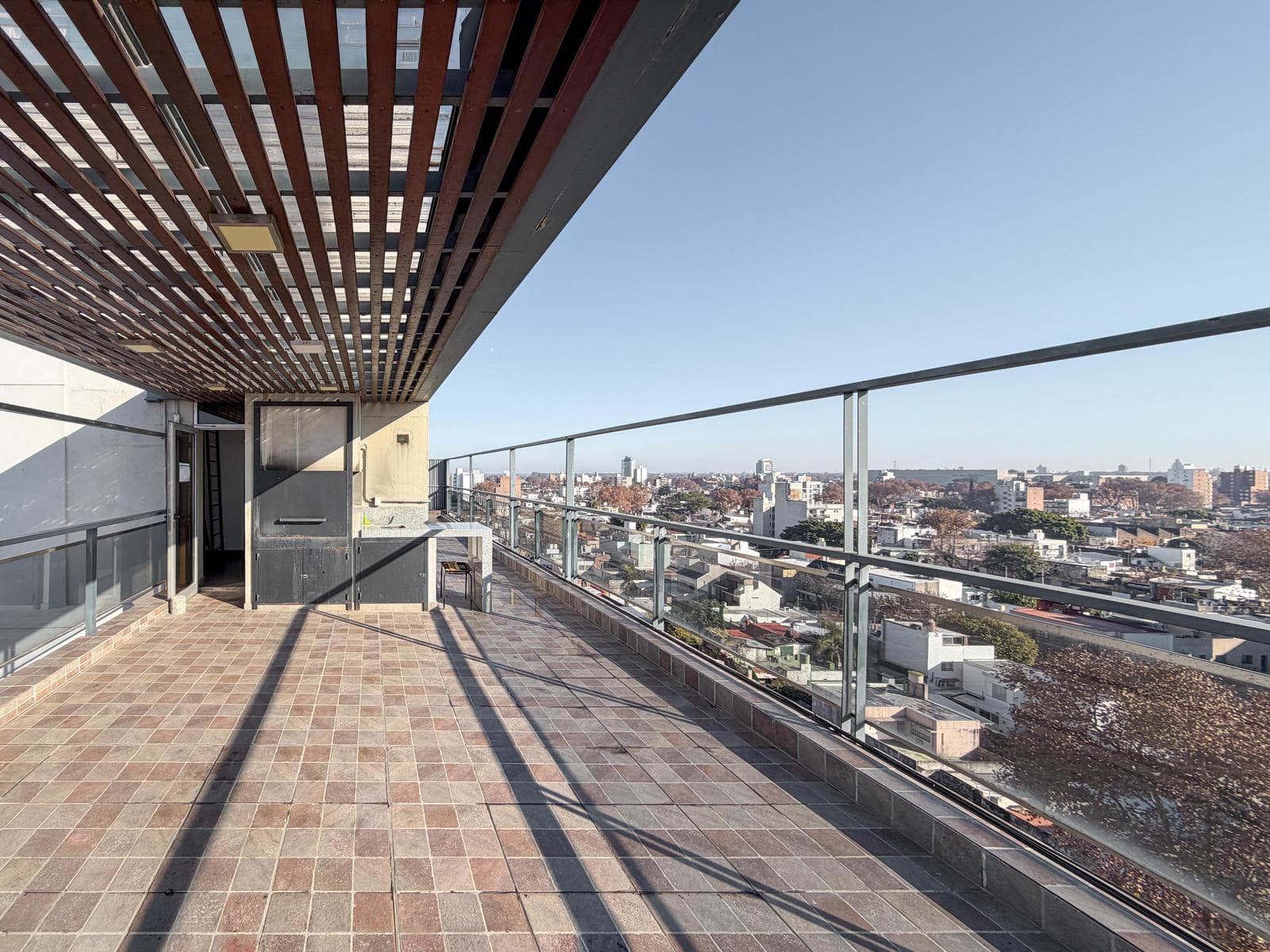 Spacious 1-bedroom apartment with a north-facing balcony/terrace