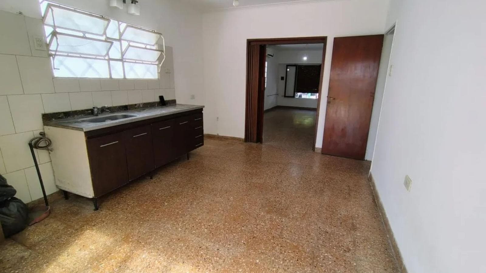 3-room house for sale with a garden and barbecue in Ensenada